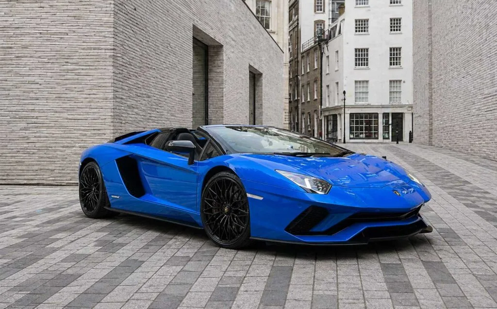 Heathrow 1 supercar hire Heathrow – Royal Rentals Lamborghini fleet
