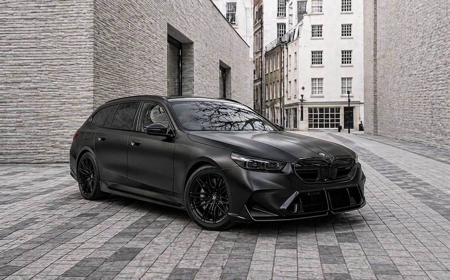 BMW M5 Touring Satin Black