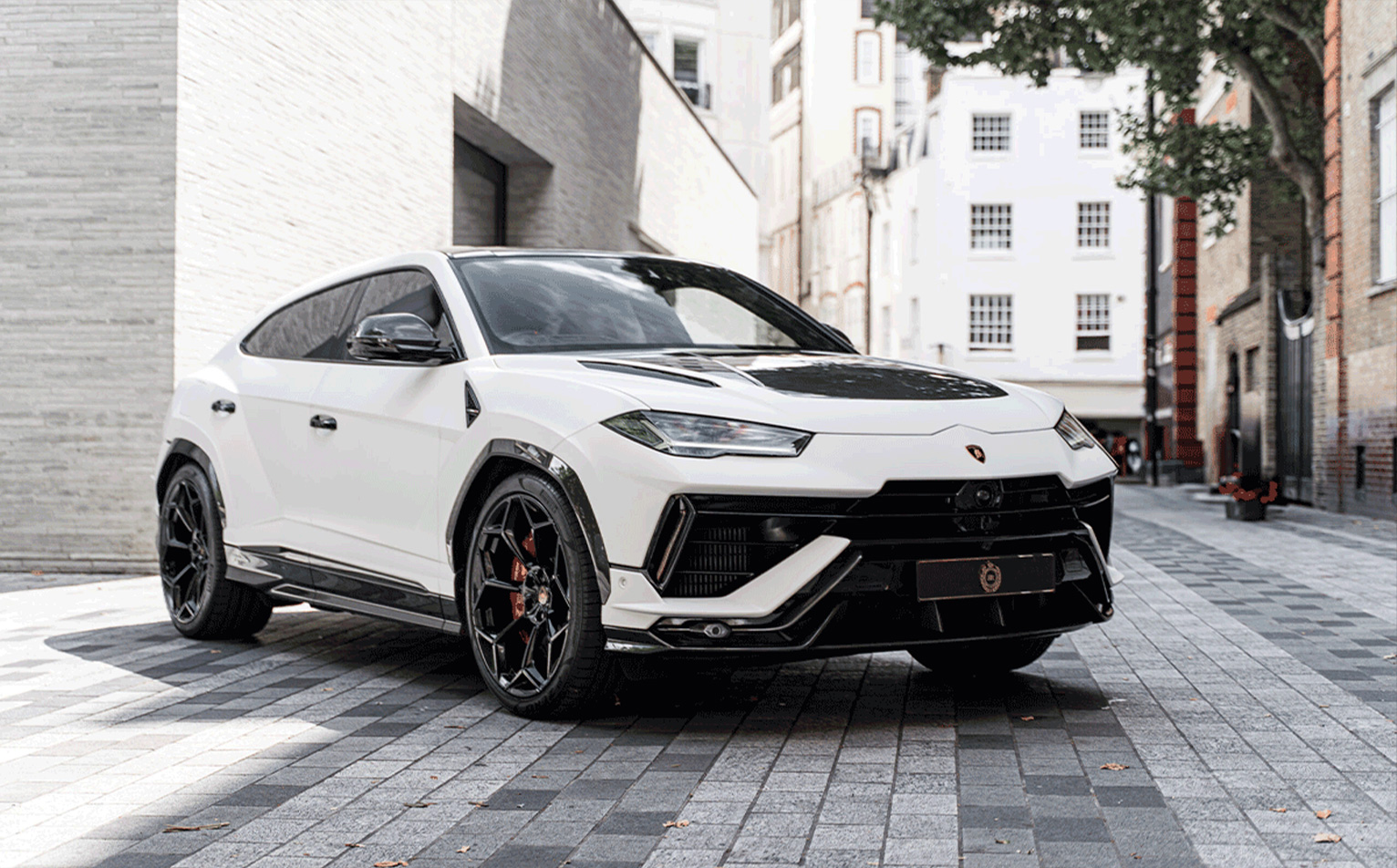 Urus Performante White